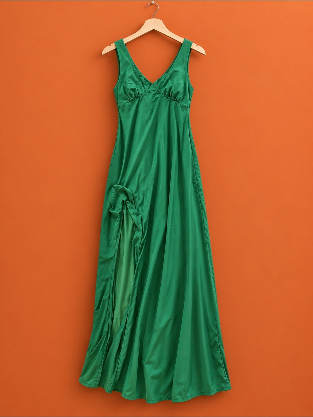 Elegant Green V-Neck Maxi Dress
